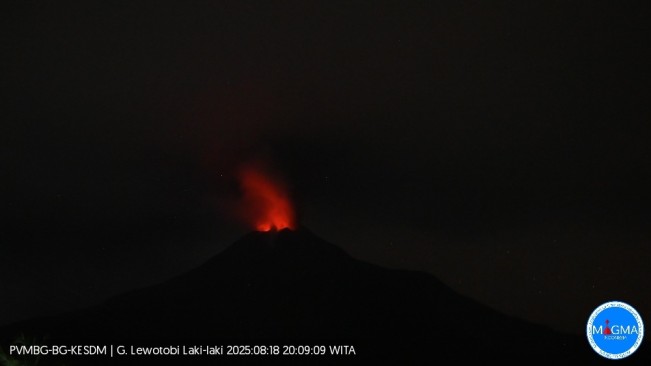 Erupsi Gunung Lewotobi Laki-laki pada Senin, 18 Agustus 2025 malam. [Dok. PVMBG]